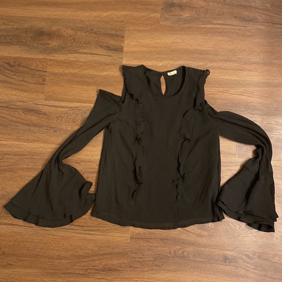 Hollister Cold Shoulder Top - Picture 2 of 9